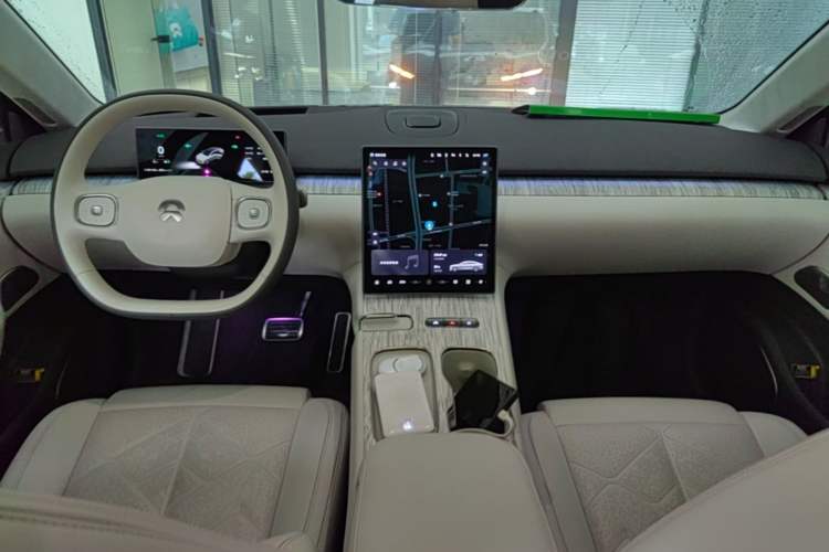 Used Nio ET7 2024 75 kWh Executive Signature Edition Center Console