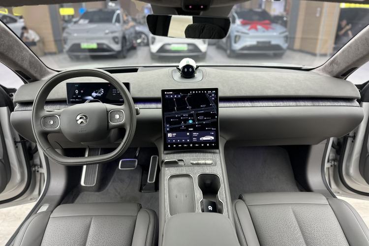 Used Nio ET7 2024 75 kWh Executive Edition Center Console