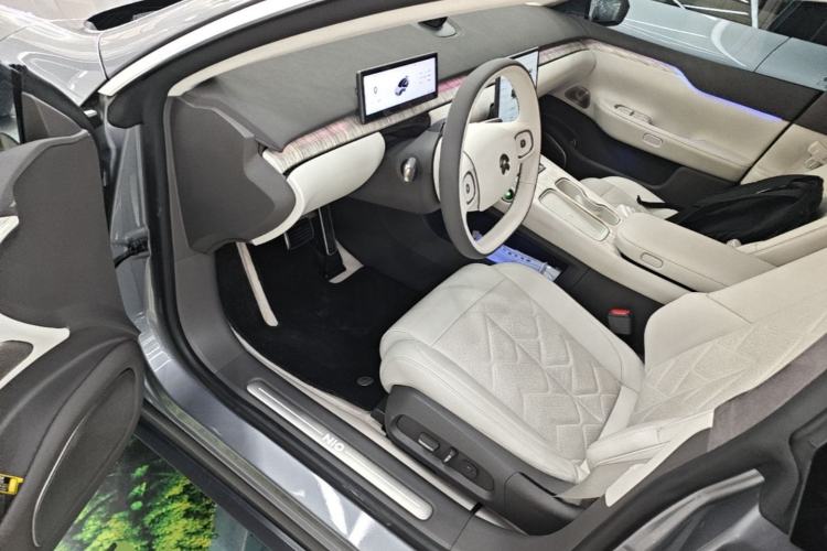 Used Nio ET7 2024 75 kWh Executive Signature Edition Driver Seat