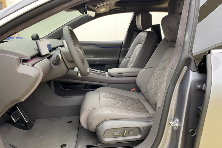 Used Nio ET7 2024 75 kWh Executive Signature Edition Driver Seat