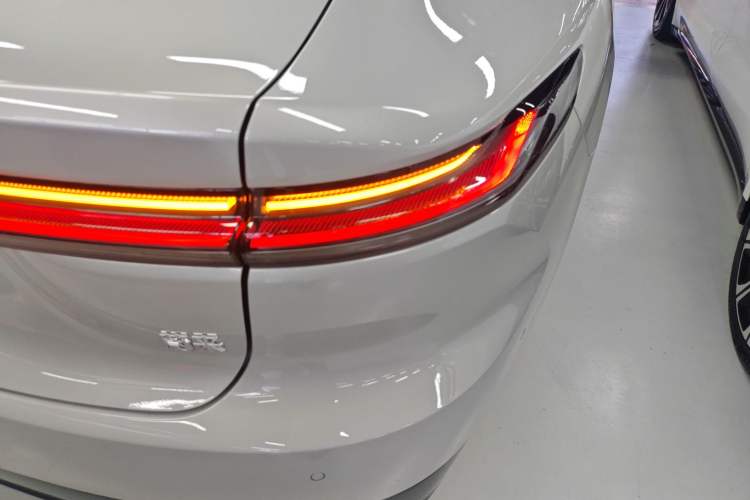 Used Nio ET7 2024 75 kWh Executive Edition Exterior 3
