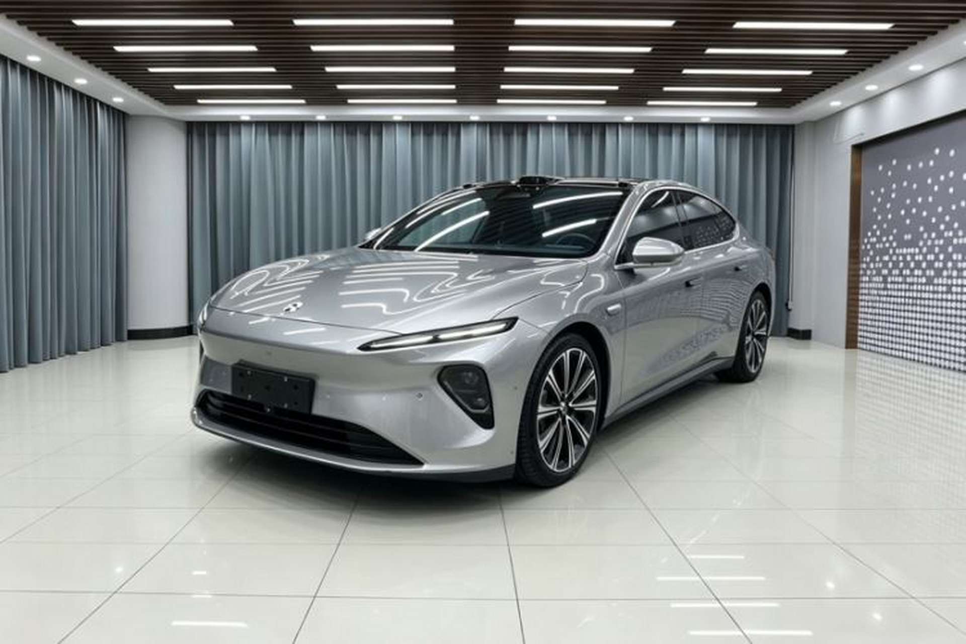 Used Nio ET7 2024 100kWh Executive Signature Edition Front Left 45 Deg