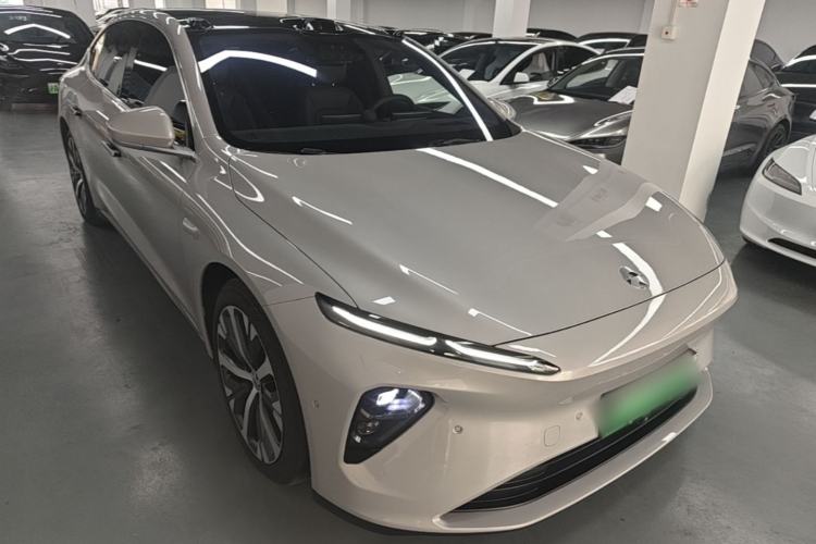 Used Nio ET7 2024 100kWh Executive Signature Edition Front Right 45 Deg