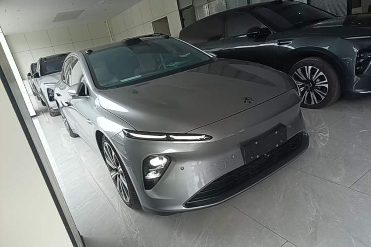 Used Nio ET7 2024 100kWh Executive Signature Edition Front Right 45 Deg