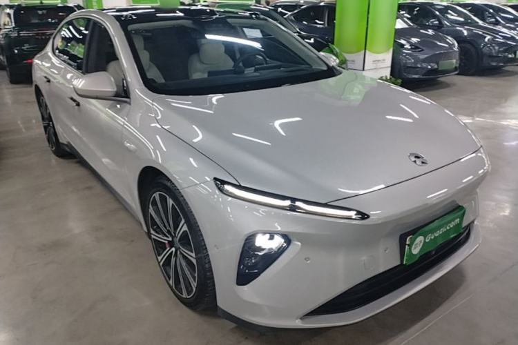 Used Nio ET7 2024 75 kWh Executive Signature Edition Front Right 45 Deg