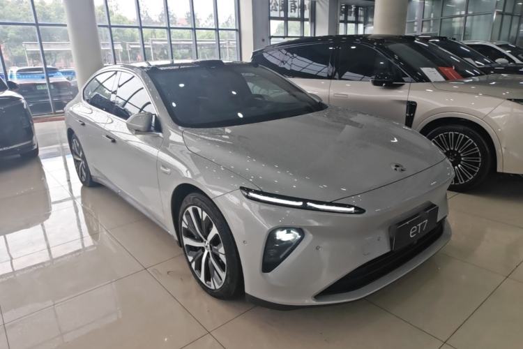Used Nio ET7 2024 100kWh Executive Edition Front Right 45 Deg