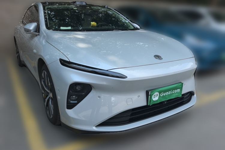 Used Nio ET7 2024 75 kWh Executive Edition Front Right 45 Deg