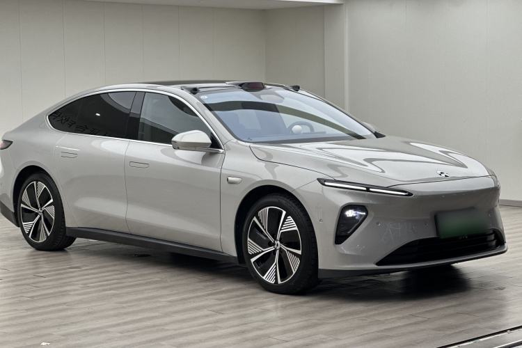 Used Nio ET7 2024 75 kWh Executive Edition Front Right 45 Deg
