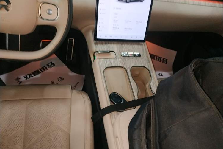 Used Nio ET7 2024 75 kWh Executive Signature Edition Gear Lever
