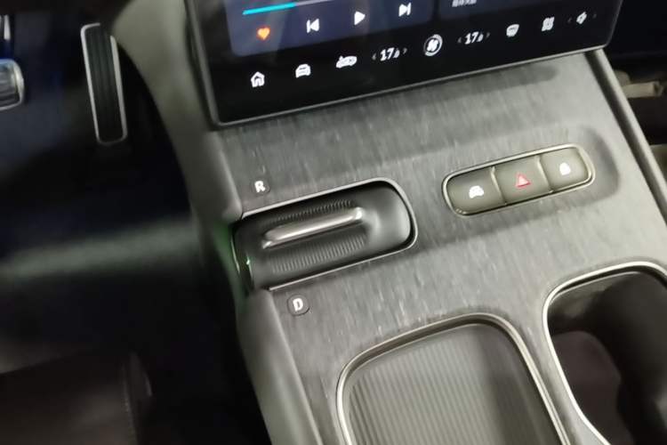 Used Nio ET7 2024 75 kWh Executive Edition Gear Lever