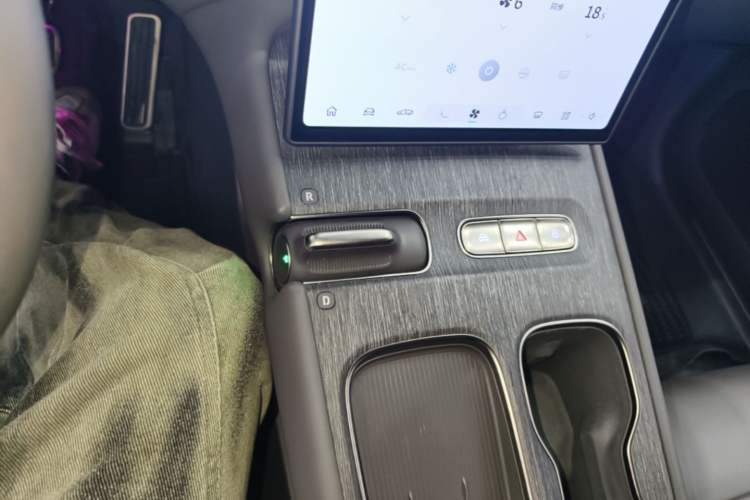 Used Nio ET7 2024 75 kWh Executive Signature Edition Gear Lever