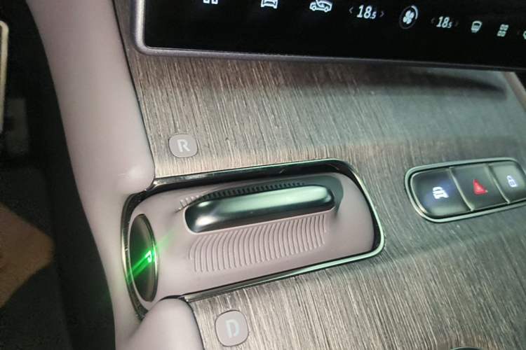 Used Nio ET7 2024 75 kWh Executive Signature Edition Gear Lever