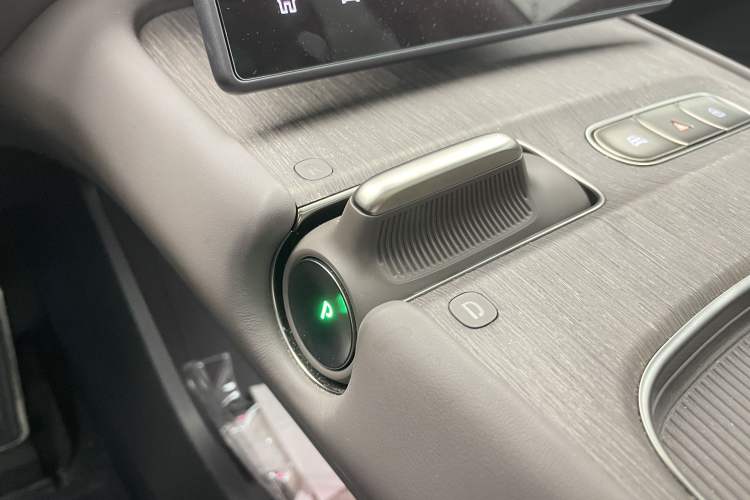 Used Nio ET7 2024 75 kWh Executive Signature Edition Gear Lever