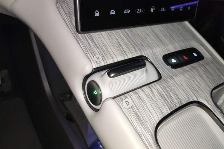 Used Nio ET7 2024 75 kWh Executive Signature Edition Gear Lever