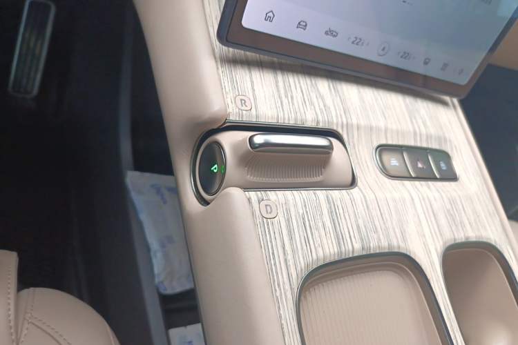 Used Nio ET7 2024 75 kWh Executive Signature Edition Gear Lever