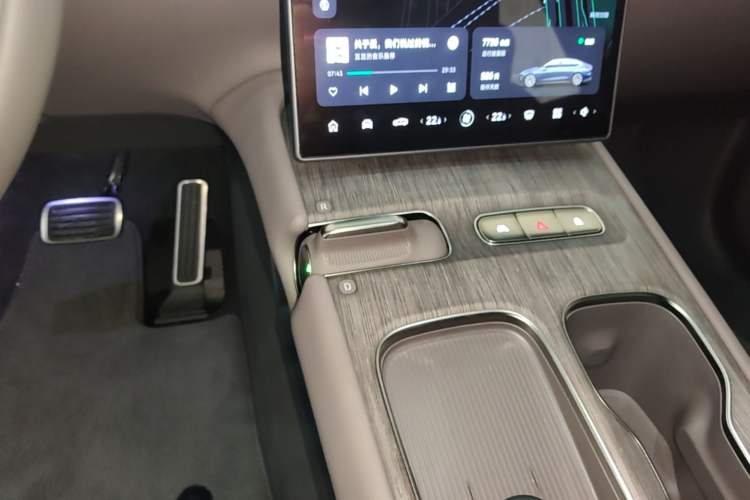 Used Nio ET7 2024 75 kWh Executive Signature Edition Gear Lever