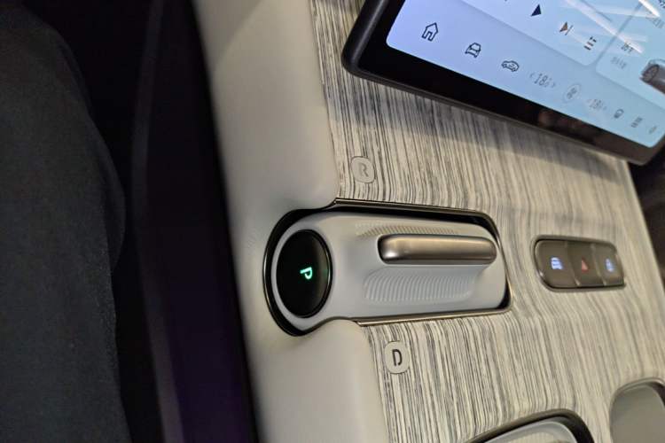 Used Nio ET7 2024 75 kWh Executive Signature Edition Gear Lever