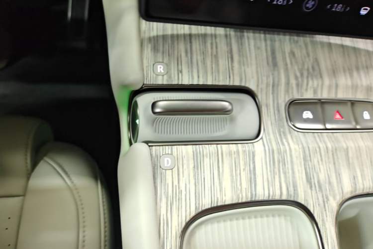 Used Nio ET7 2024 75 kWh Executive Signature Edition Gear Lever