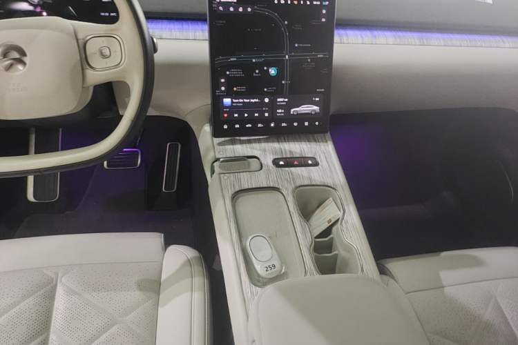 Used Nio ET7 2024 75 kWh Executive Signature Edition Gear Lever