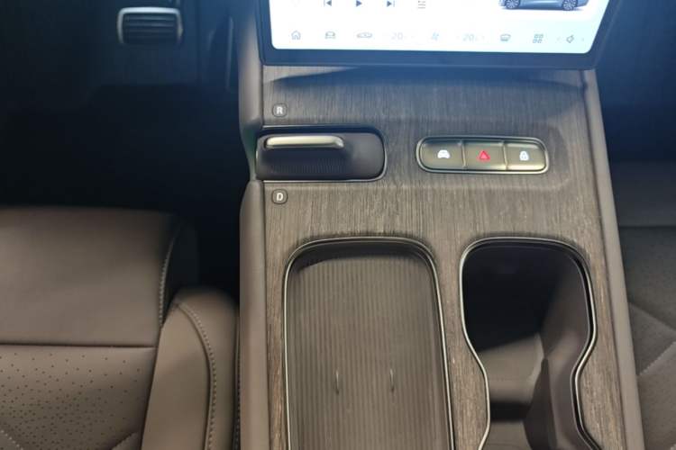 Used Nio ET7 2024 75 kWh Executive Signature Edition Gear Lever