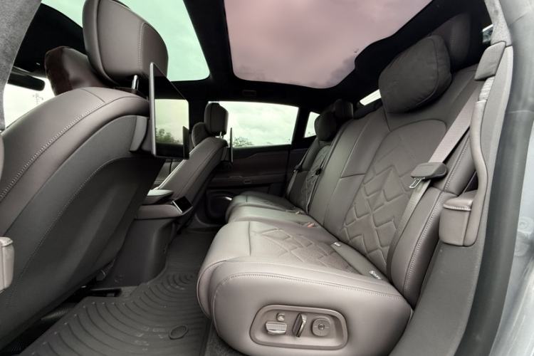 Used Nio ET7 2024 100kWh Executive Signature Edition Interior 2