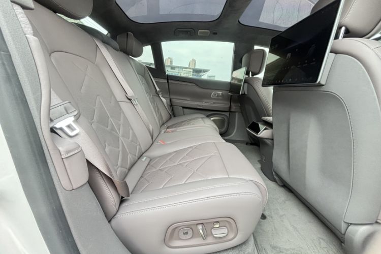 Used Nio ET7 2024 100kWh Executive Signature Edition Interior 3