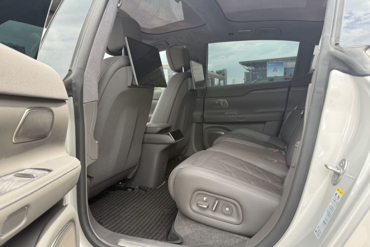 Used Nio ET7 2024 75 kWh Executive Signature Edition Interior 3