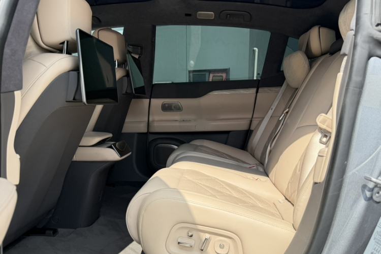 Used Nio ET7 2024 75 kWh Executive Signature Edition Interior 3