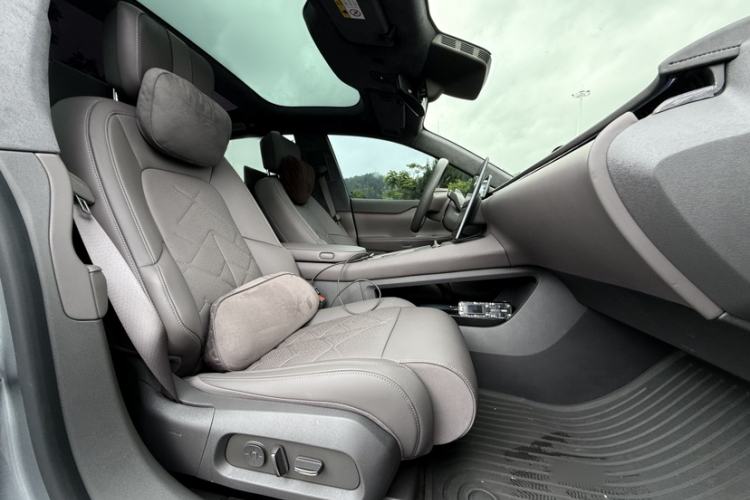 Used Nio ET7 2024 100kWh Executive Signature Edition Interior 4