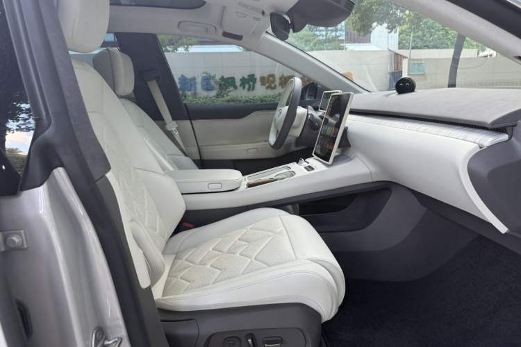 Used Nio ET7 2024 100kWh Executive Signature Edition Interior 4
