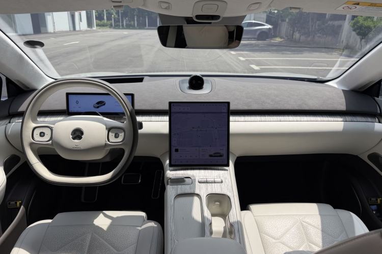 Used Nio ET7 2024 75 kWh Executive Signature Edition Interior 6