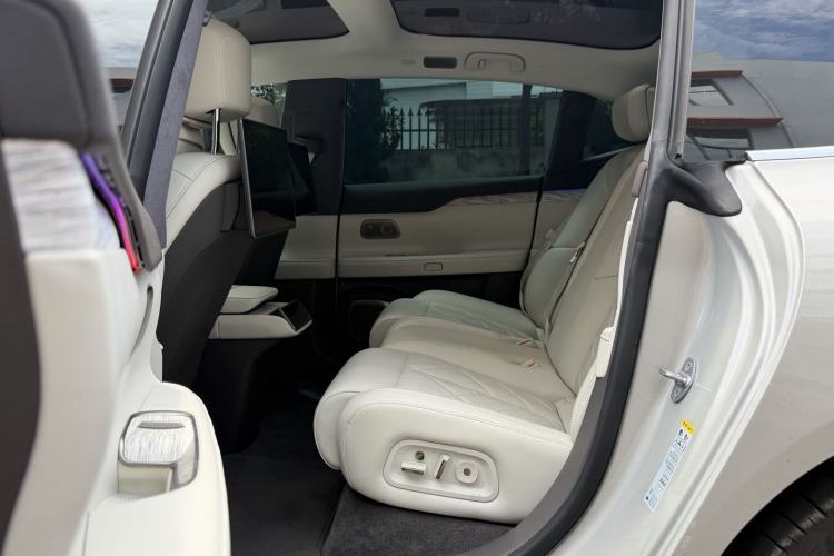 Used Nio ET7 2024 75 kWh Executive Signature Edition Interior 7
