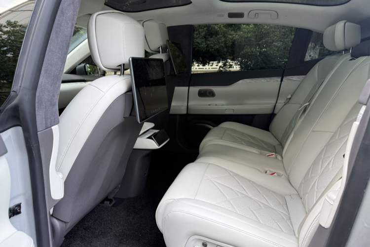 Used Nio ET7 2024 100kWh Executive Signature Edition Interior 8