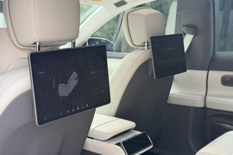 Used Nio ET7 2024 75 kWh Executive Signature Edition Interior 8