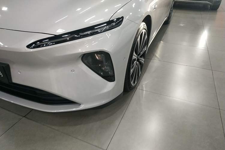 Used Nio ET7 2024 75 kWh Executive Signature Edition Left Front Headlight