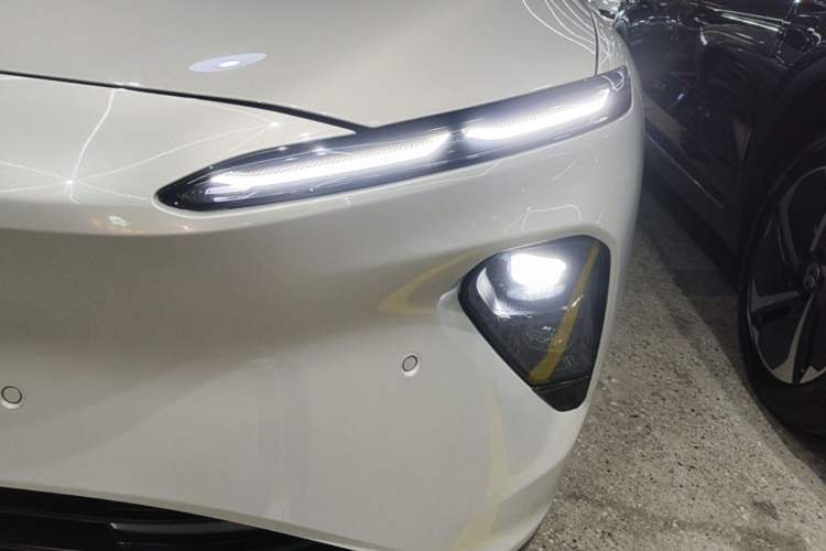 Used Nio ET7 2024 75 kWh Executive Signature Edition Left Front Headlight