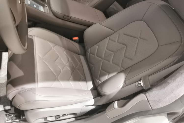 Used Nio ET7 2024 100kWh Executive Signature Edition Left Front Seat