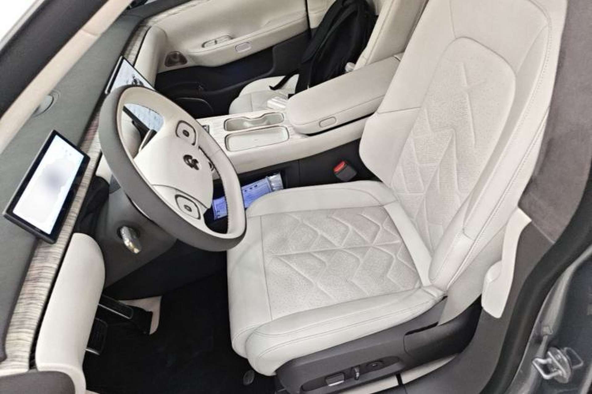 Used Nio ET7 2024 75 kWh Executive Signature Edition Left Front Seat