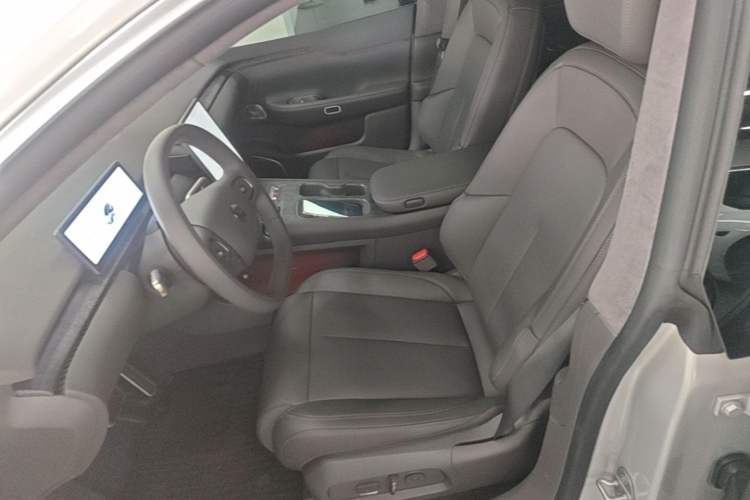 Used Nio ET7 2024 100kWh Executive Signature Edition Left Front Seat