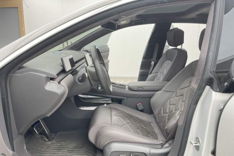 Used Nio ET7 2024 75 kWh Executive Signature Edition Left Front Seat