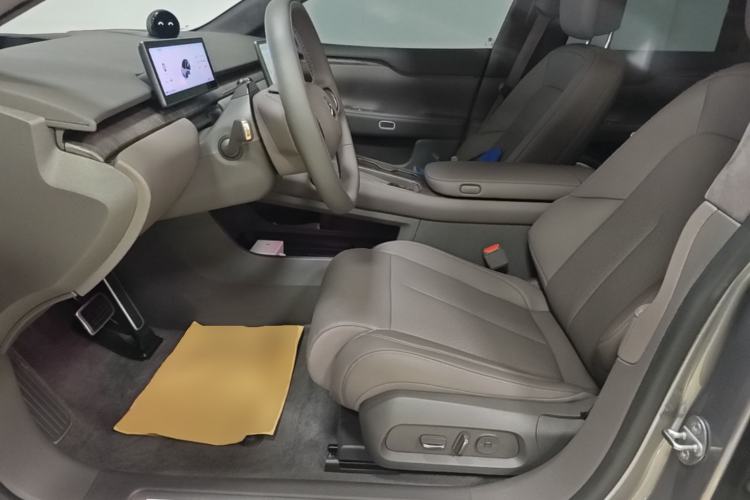 Used Nio ET7 2024 75 kWh Executive Edition Left Front Seat