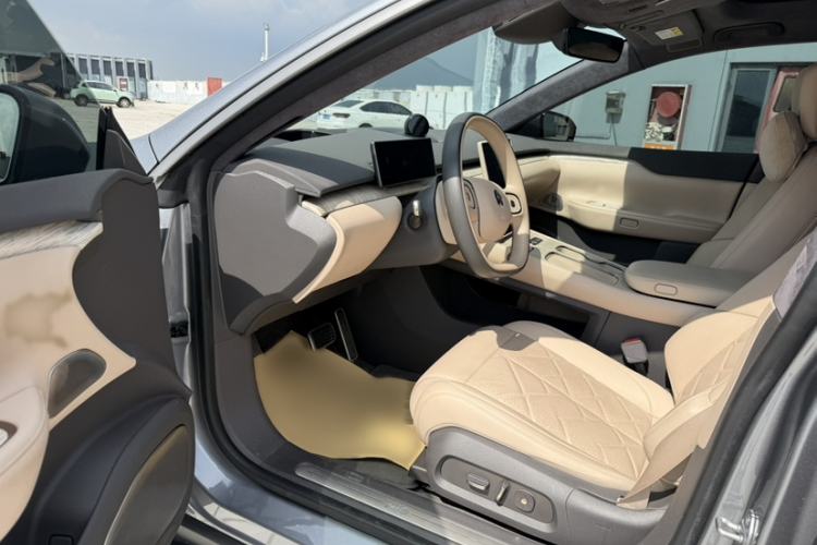 Used Nio ET7 2024 75 kWh Executive Signature Edition Left Front Seat