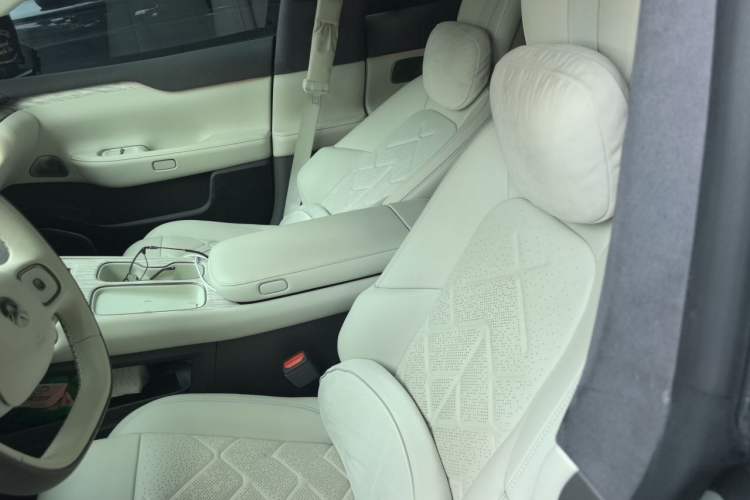 Used Nio ET7 2024 75 kWh Executive Edition Left Front Seat