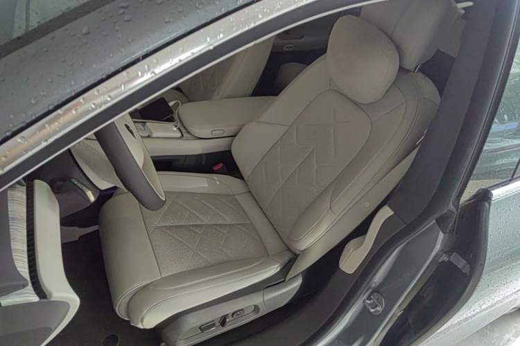 Used Nio ET7 2024 75 kWh Executive Signature Edition Left Front Seat