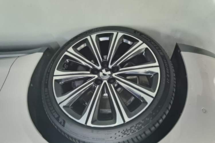 Used Nio ET7 2024 75 kWh Executive Signature Edition Left Front Wheel Hub