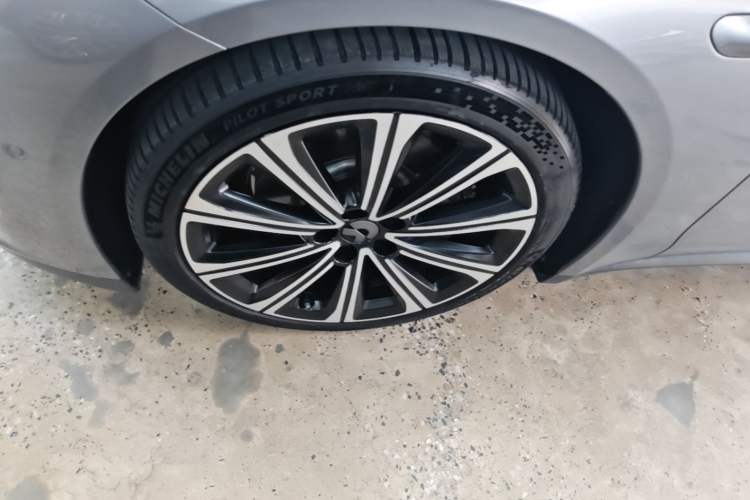 Used Nio ET7 2024 75 kWh Executive Signature Edition Left Front Wheel Hub