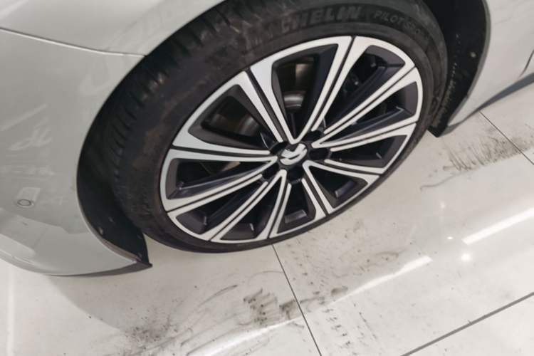 Used Nio ET7 2024 75 kWh Executive Signature Edition Left Front Wheel Hub