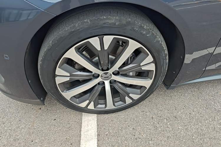 Used Nio ET7 2024 75 kWh Executive Edition Left Front Wheel Hub