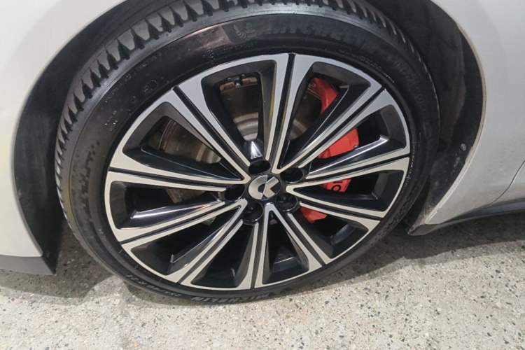 Used Nio ET7 2024 75 kWh Executive Signature Edition Left Front Wheel Hub