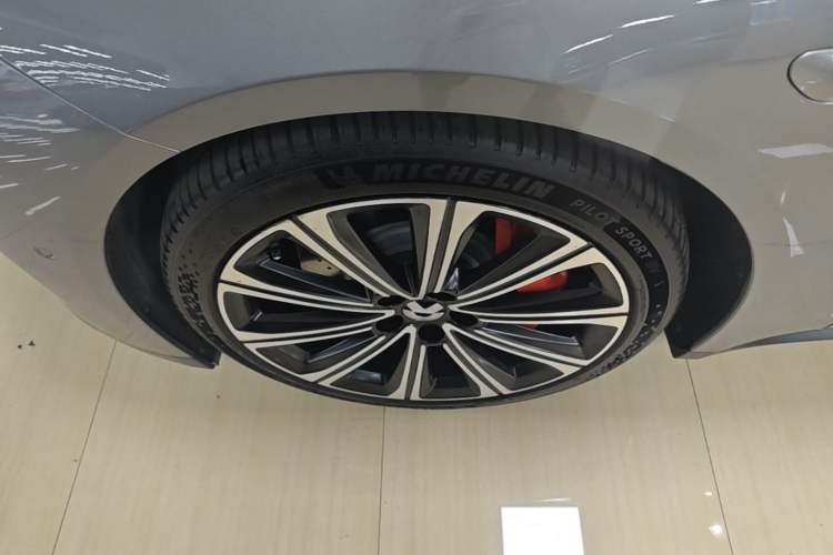 Used Nio ET7 2024 75 kWh Executive Edition Left Front Wheel Hub